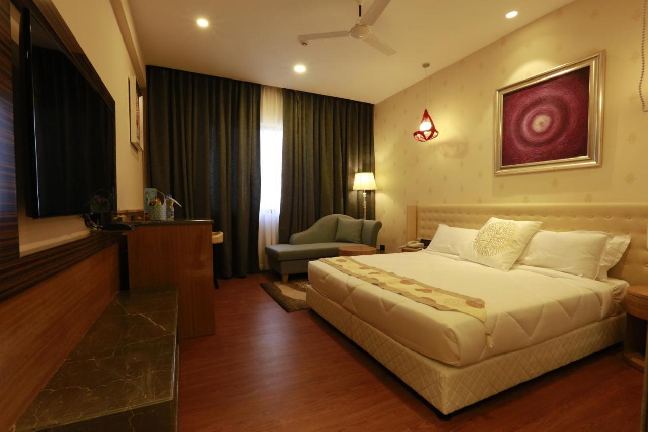 Pal Heights Mantra Bhubaneswar Exterior foto